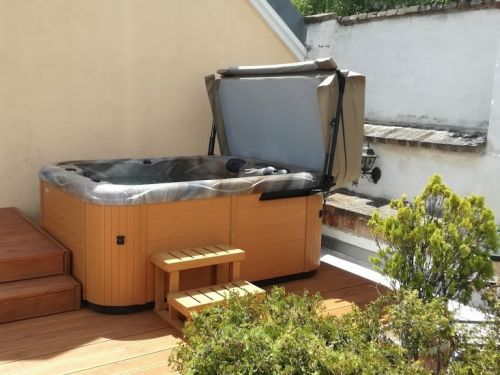 Vířivka DIANA na střešní terase