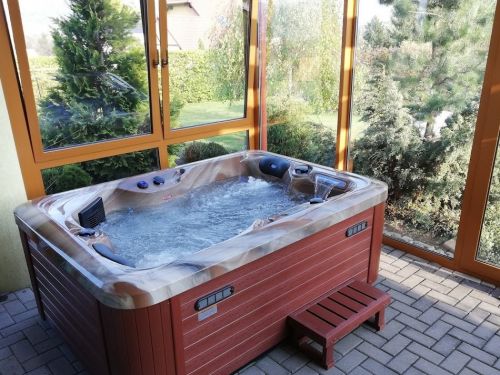 Vířivka MIRA v zimní zahradě Třinec