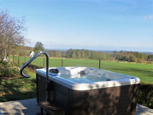 Vířivka XENA na zahradě Jeseníky