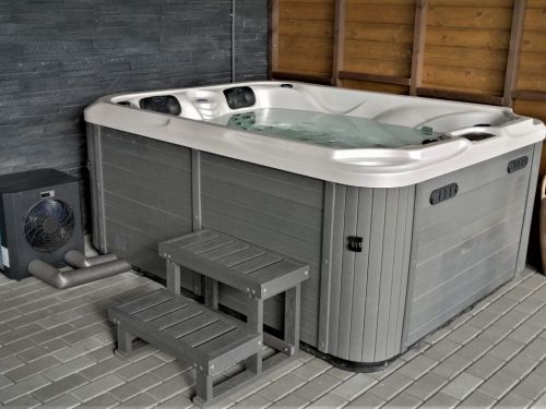 Vířivka s tepelným čerpadlem