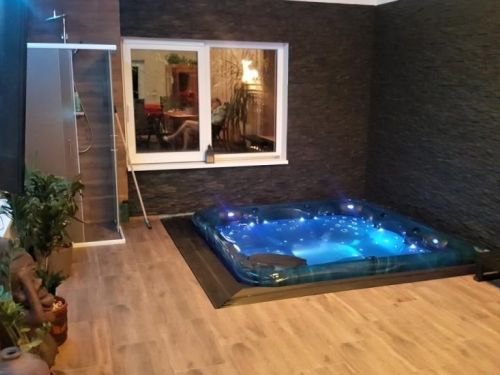 Vířivka ZETA zapuštěná do podlahy