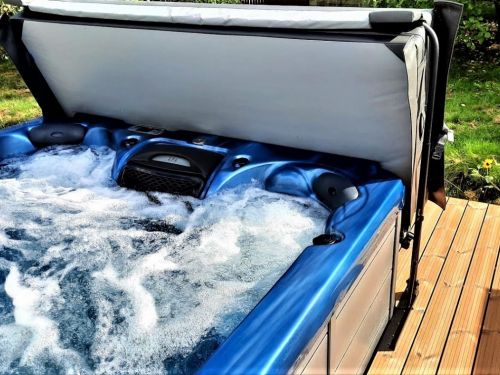 Místa k sezení s hydromasáží